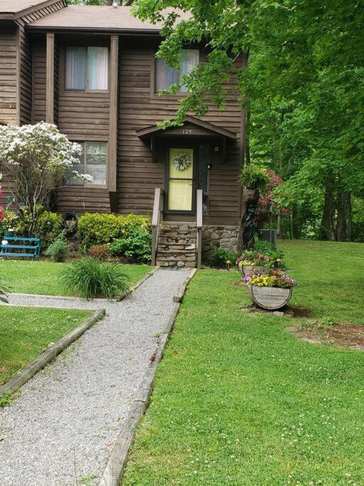 J.Creek Retreat, Creekside Townhouse +1 Car Garage Villa Maggie Valley Exterior photo